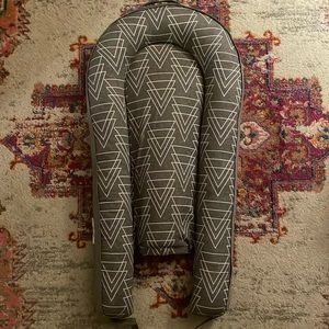 Amelia Rose Baby Lounger